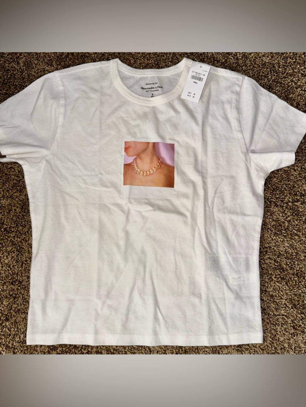 Abercrombie and Fitch Feminine Graphic Tee SMALL